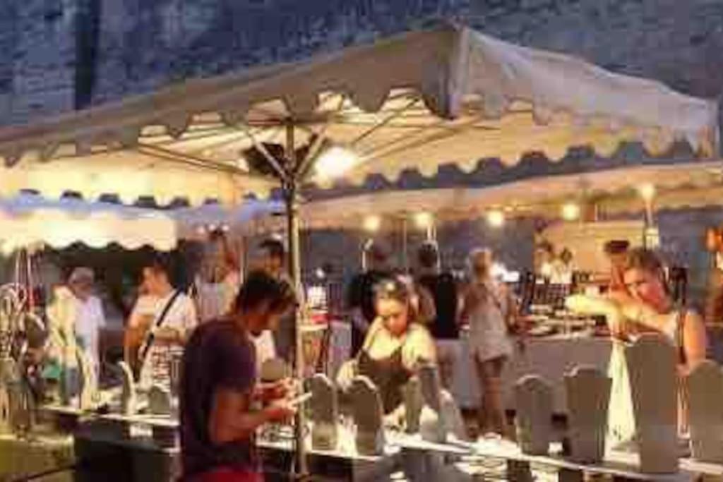 8 Personnes Bord De Climatisee * Saintes-Maries-de-la-Mer